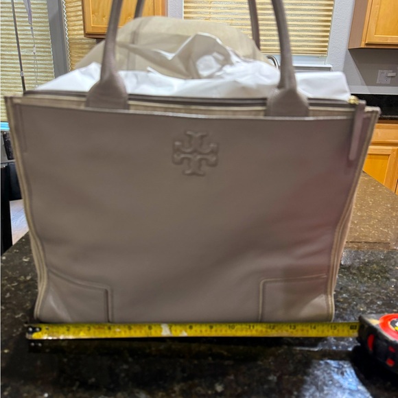 Tory Burch Tote - Picture 1 of 16